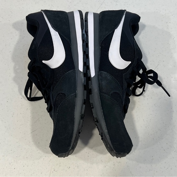 Nike MD Runner 2 Sneaker shoe 749794-010 mens size 7 - Picture 5 of 6